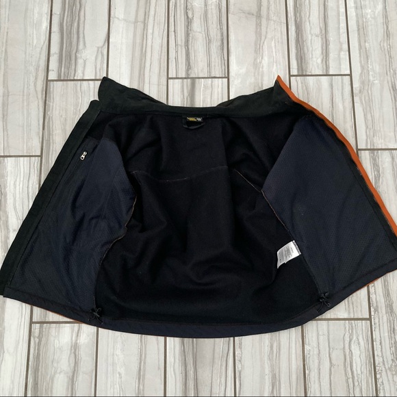 Mountain Hardwear Conduit weatherproof jacket. EUC like new - Picture 5 of 8